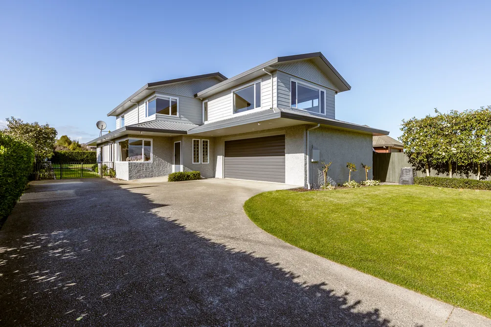Generous Family Living, Minutes from the Village