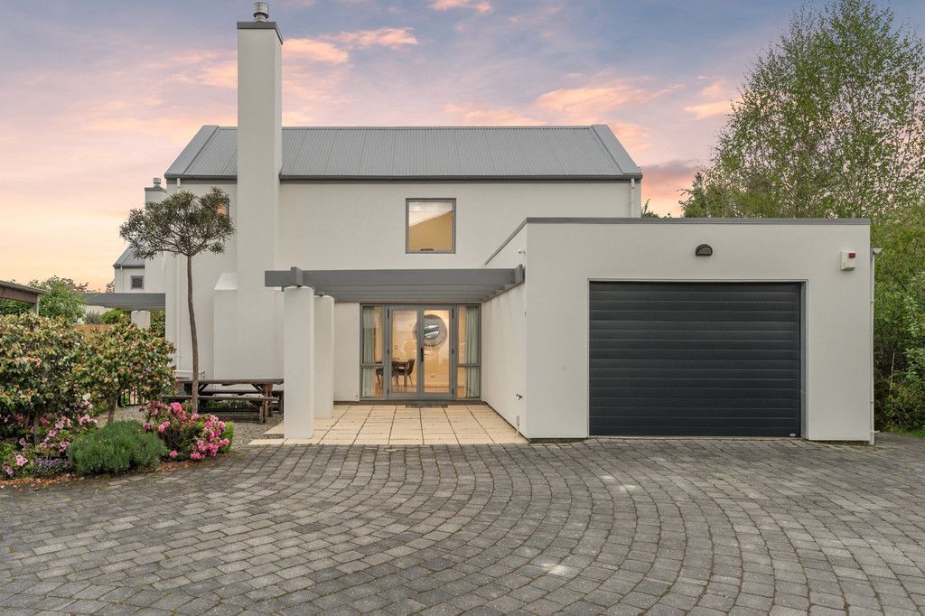 Easy Wanaka Living on a Freehold Title