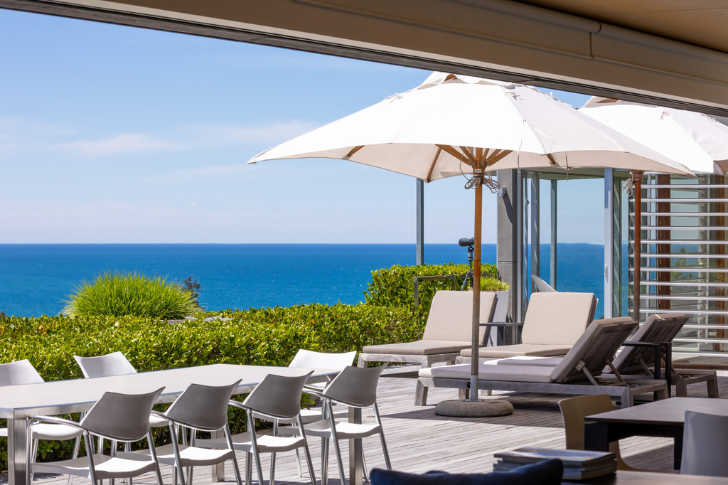 A Private Coastal Escape with Exceptional Views
