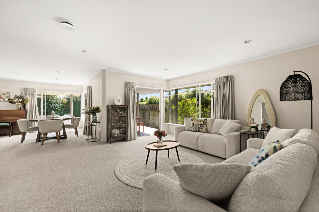 Sunny Living with Cul-de-Sac Privacy