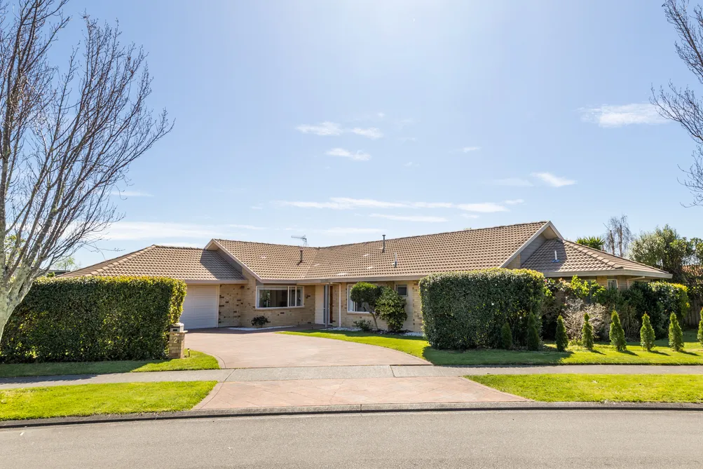 Sunny Living with Cul-de-Sac Privacy