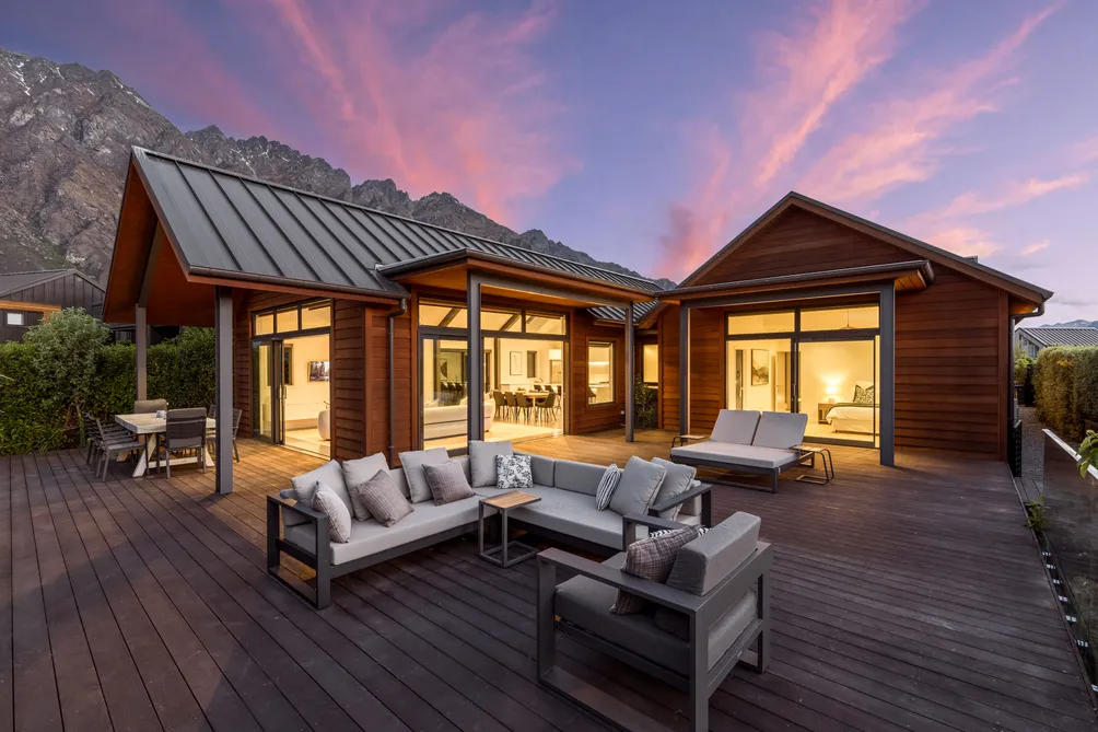 Beneath The Remarkables – Cedar, Schist and Sun 