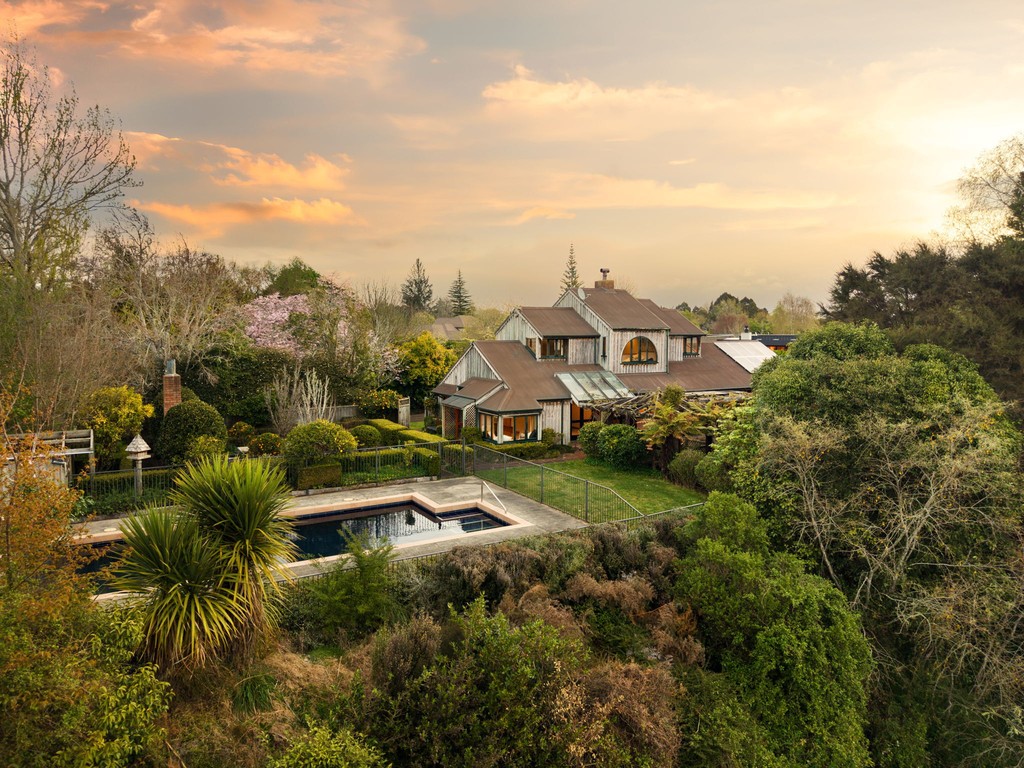 Capture the Charm, Live the Location