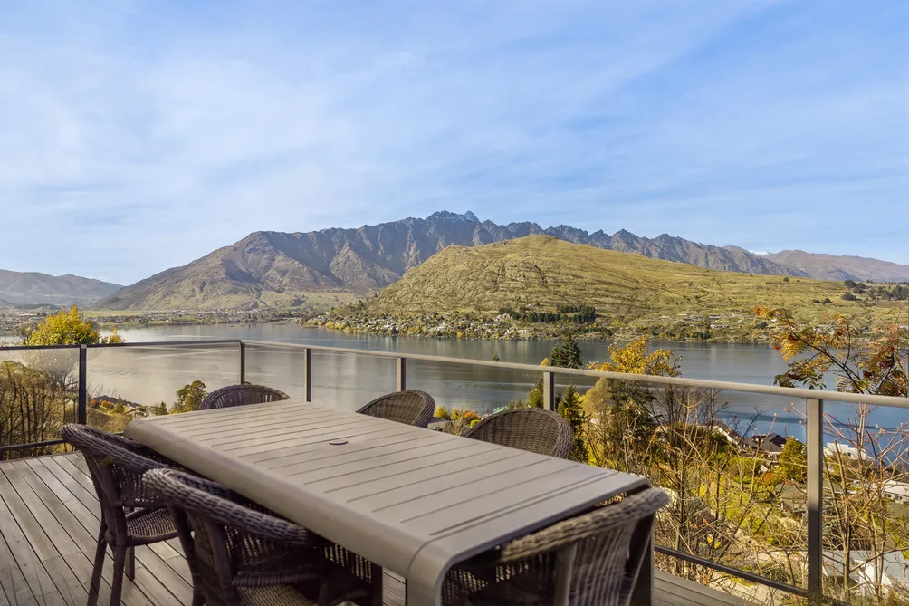 Views, Position, Queenstown