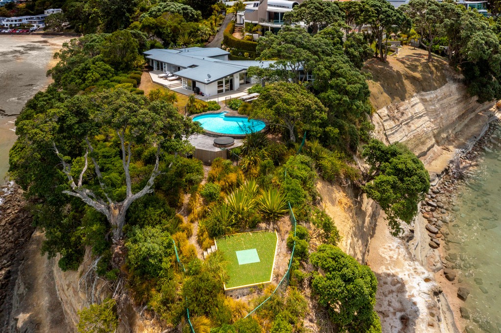 4,889 sq m Waterfront Peninsula