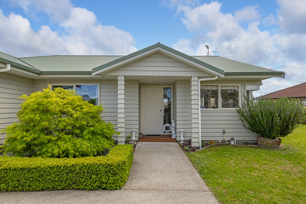 Immaculate Home and Established Gardens