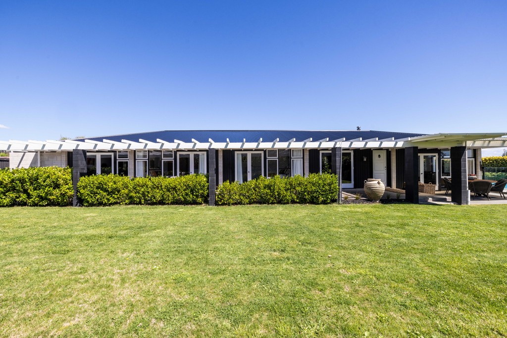 A Private Haven of Style, Sun and Sophistication