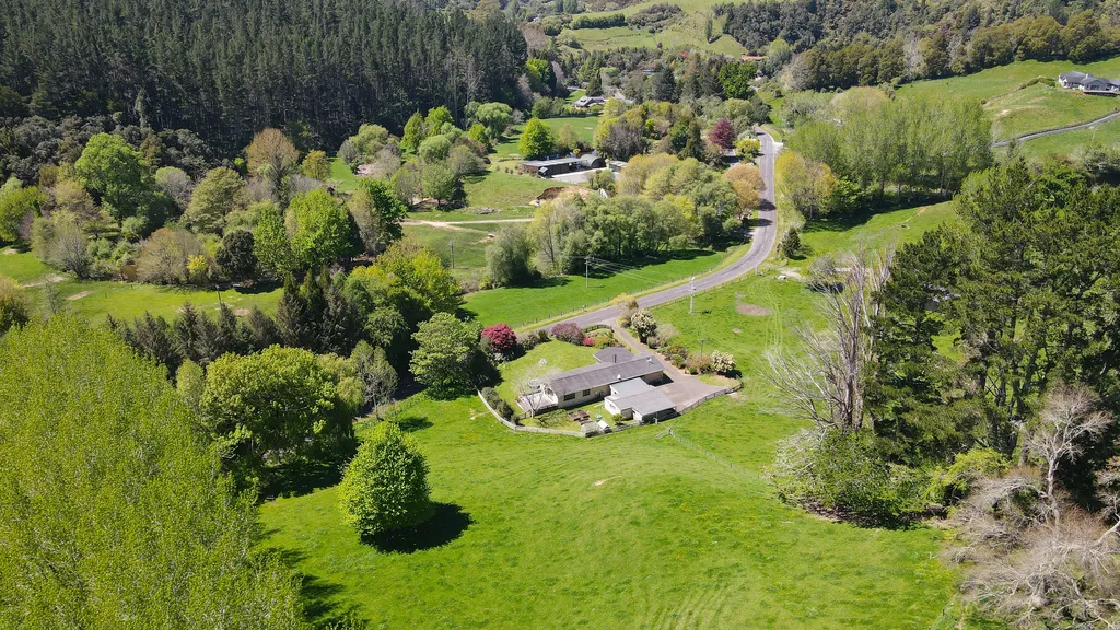 Two Homes, 21 Hectares – Paradise Valley Living