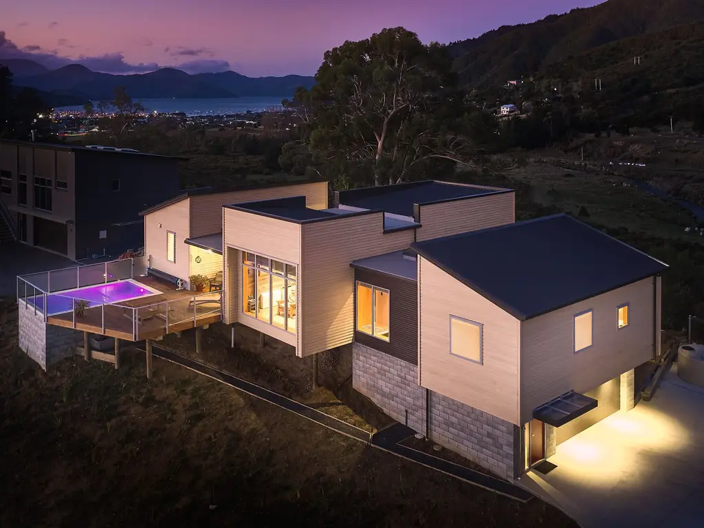 House towards Waikawa2