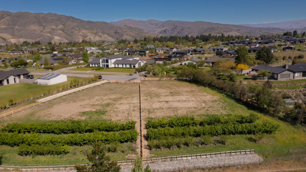 Your Own Slice of Paradise in Cromwell