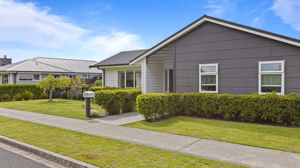 Easy-Care Living in a Peaceful Setting