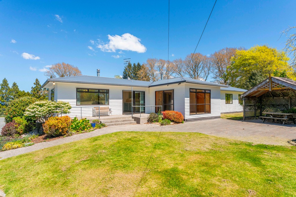 Land, Lifestyle and a Shed to Impress
