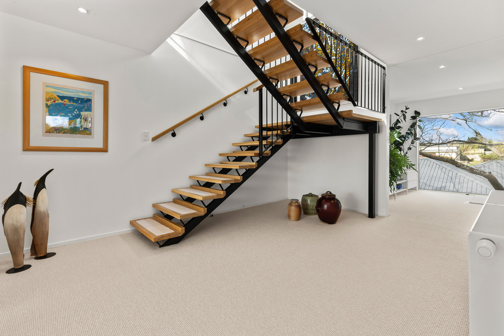 A Considered Coastal Residence