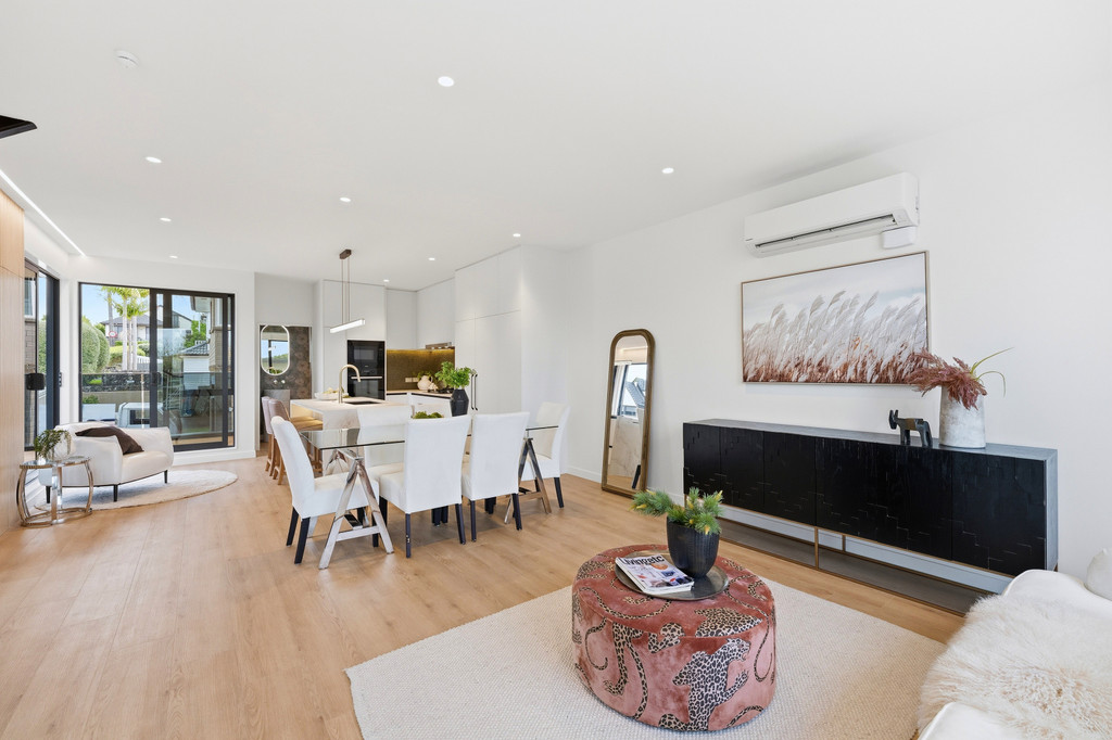 Glamorous new home, lifestyle location